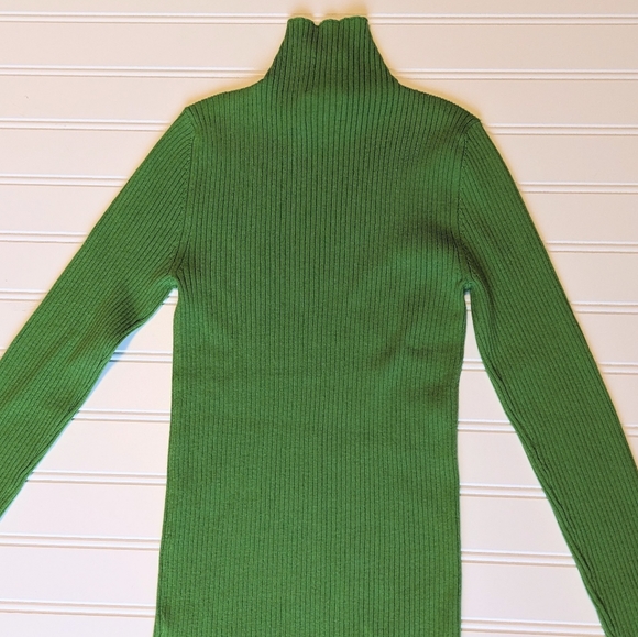 Wilfred Trilogy Turtleneck | Ribbed Turtleneck - Picture 3 of 11